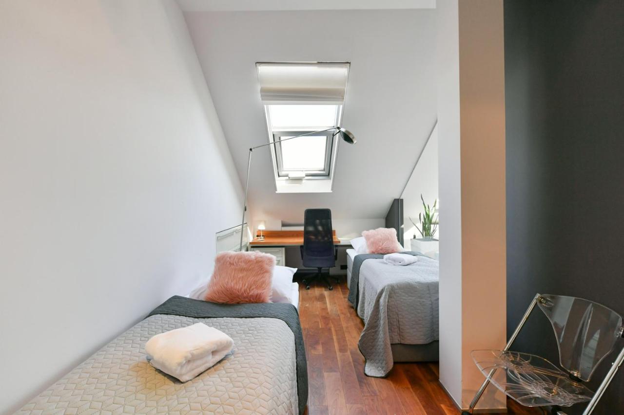 Luxury Central Penthouse With Sauna, Terrace, 250M2, 5Bdrm, 3Bthrm Praha Exteriér fotografie