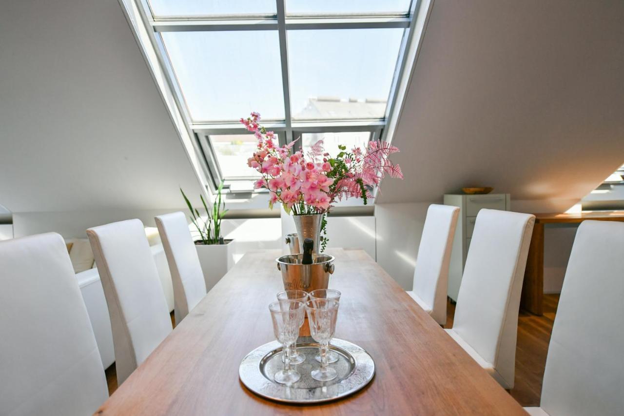 Luxury Central Penthouse With Sauna, Terrace, 250M2, 5Bdrm, 3Bthrm Praha Exteriér fotografie