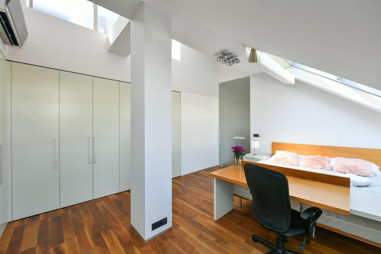 Luxury Central Penthouse With Sauna, Terrace, 250M2, 5Bdrm, 3Bthrm Praha Exteriér fotografie