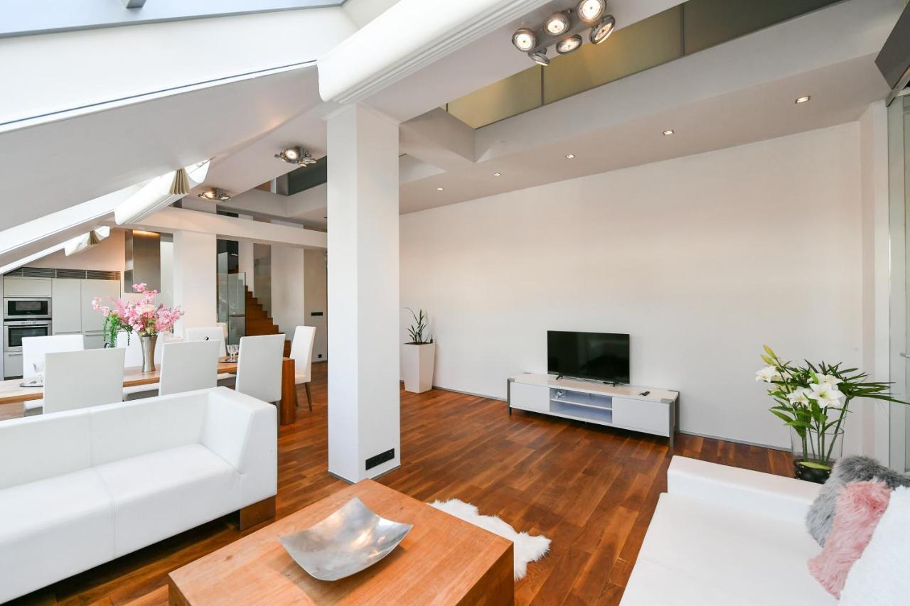 Luxury Central Penthouse With Sauna, Terrace, 250M2, 5Bdrm, 3Bthrm Praha Exteriér fotografie